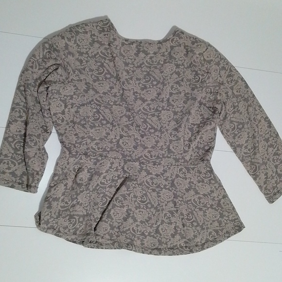 maurices women creme  lace on black peplum top. Size XL cute for spring - Picture 3 of 6